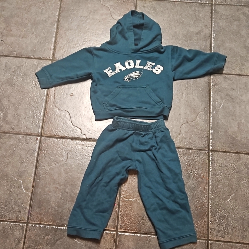 Eagles sweatsuit in great used condition.